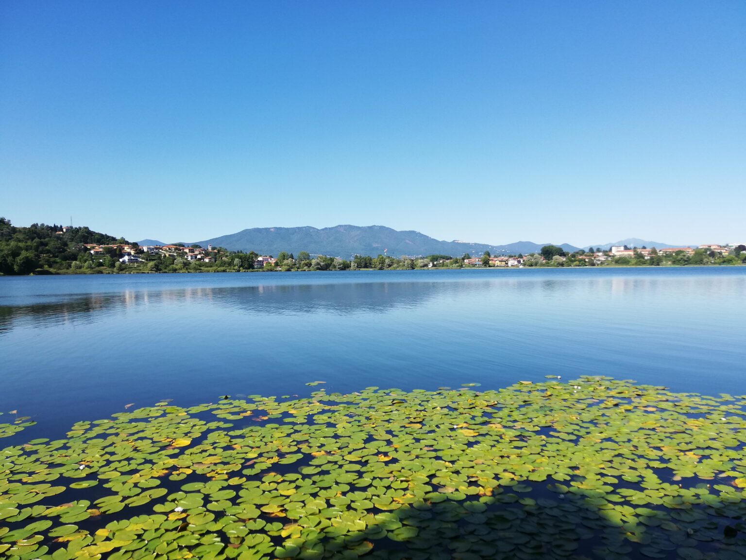 GIRO DEL LAGO DI COMABBIO - DUE PASSI FUORI